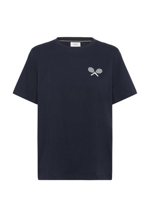 T-shirt en coton bleu marine avec col rond. Présente un graphique blanc de raquettes de tennis croisées sur la poitrine gauche. Manches courtes, coupe décontractée.