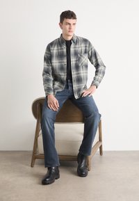 BOSS RICKERT - Srajca - open grey