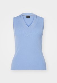 Top senza maniche di colore azzurro chiaro in maglia con scollo a V. Texture a righe verticali, vestibilità slim e dettagli sottili lungo lo scollo.