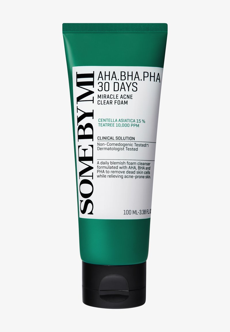 Grüne und schwarze Tube von SOME BY MI AHA BHA PHA 30 Days Miracle Acne Clear Foam, 100 ml Akne-Reinigungsschaum mit Centella Asiatica und Teebaum.