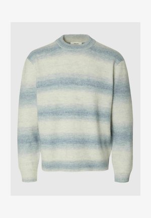 Myk strikket genser med rund hals, lyseblå og hvite horisontale striper, og med ribbestrikkede mansjetter og nederkant.