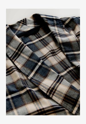 Cămașă în carouri în nuanțe de albastru, crem și maro. Material moale, cu guler și un mix de modele evidențiate în carouri.