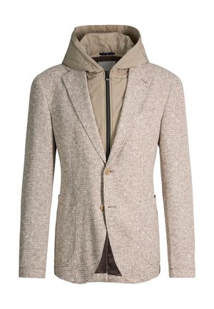 Beige textuur blazer gedragen over een lichtbruine capuchonvest met rits voor een casual maar toch verzorgde uitstraling.