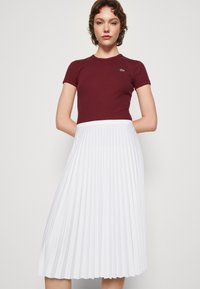 Lacoste Falda acampanada - white
