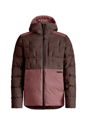 Braune Pufferjacke mit Kapuze, mit einem rosa unteren Panel und horizontalen Nähten. Mit Reißverschluss vorne und einem Markenpatch auf der linken Seite.