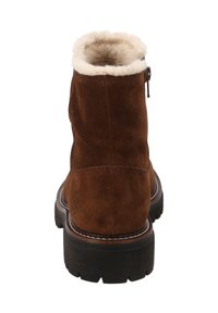 Stivaletto alla caviglia in suede marrone con interno morbido color crema, chiusura a zip laterale e suola spessa in gomma nera.