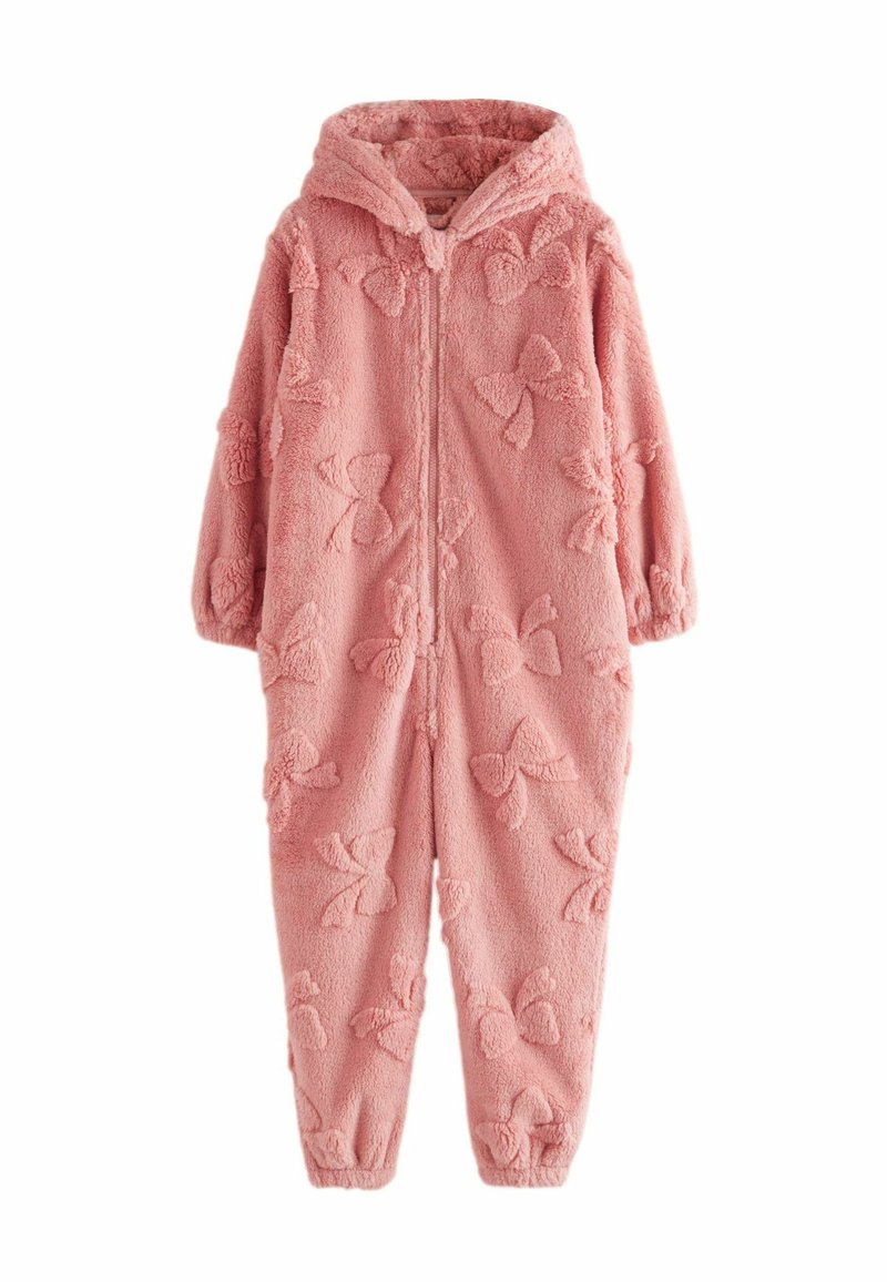 Grenouillère en polaire rose avec capuche, présentant une texture douce et un motif de nœuds. Fermeture éclair à l'avant et poignets élastiqués pour un ajustement optimal.