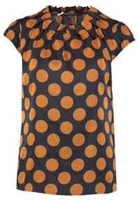 Svart kortärmad blus med stora orange prickar, rynkad halsringning med en klyvning och elastiska ärmslut.