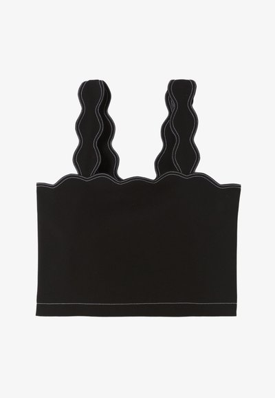 Top court noir avec des bretelles festonnées et des coutures blanches. Fabriqué en tissu lisse, présentant un design simple et une silhouette ajustée.