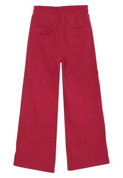 Pantaloni larghi in cotone rosso con vita elastica, dotati di due tasche posteriori. Texture liscia e dettagli di cucitura minimi.