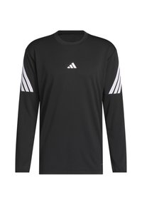 Čierne tričko s dlhým rukávom vyrobené z materiálu odvádzajúceho vlhkosť. Na hrudi je biely logo Adidas a na každom rukáve tri biele pruhy.