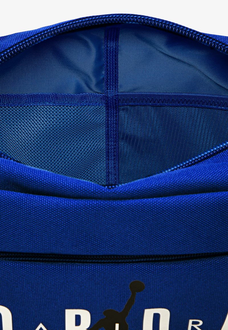 508761_3