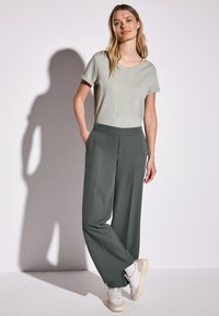 Street One WIDE  - Tygbyxor - grün