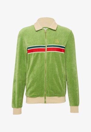Zöld velúr cipzáras dzseki krémszínű bordával és mandzsettával, vízszintes piros és kék csíkos mintával a mellkason. Arany logó részlet.