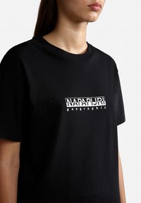 Napapijri BOX - Printtipaita - black