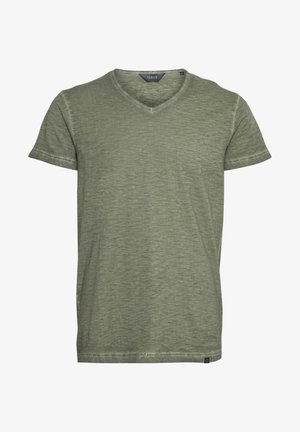 Olivgrünes V-Ausschnitt-T-Shirt aus weichem, strukturiertem Stoff mit kurzen Ärmeln. Einfaches Design, keine Muster und ein kleines Markenzeichen am Saum.