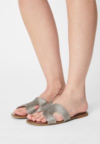 Steve Madden Pantoffels - silver-coloured