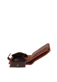 Portefeuille en cuir marron ouvert montrant une poche à pièces vide et des emplacements pour cartes sur fond blanc.