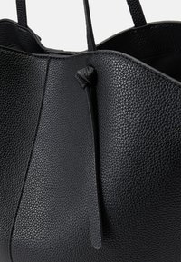 Vero Moda VMSAGA KNOT - Shoppingväska - black