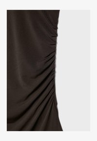 Nevybráno, dark brown