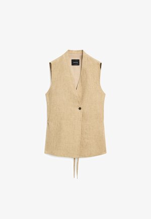 Veste sans manches en lin beige avec col en V plongeant, fermeture à bouton noir unique et liens réglables suspendus au centre du bas.