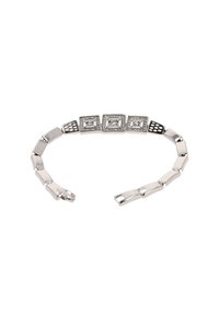 Stříbrný náramek s třemi obdélníkovými články a průhlednými drahokamy, obklopený podrobným kováním; flexibilní design s uzávěrem.