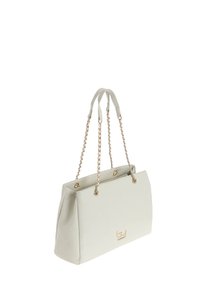 Borsa bianca trapuntata con tracolle in catena dorata, caratterizzata da una forma rettangolare e dettagli in hardware dorato all'esterno.