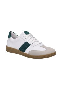 Baskets blanches avec des accents en daim vert et un embout en daim gris. Présente une semelle en caoutchouc texturé et des lacets, avec une tige en cuir lisse.