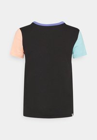 Puma DOWNTOWN SMALL LOGO TEE - T-shirt z nadrukiem