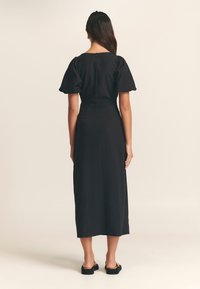 ST MRLO Shift dress - black