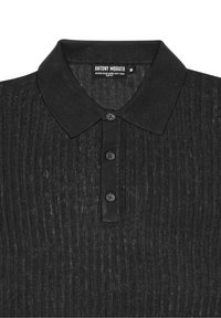 Polo shirt a coste nera con colletto e tre bottoni neri, etichettato come slim fit medio da Antony Morato.