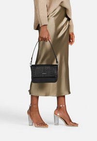 Burkely COOL COLBIE - Borsa a mano - black