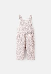 Salopette à motif floral rose avec bretelles ajustables, taille élastique et jambes courtes. Fabriquée en tissu doux au fini texturé.