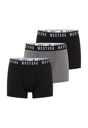 Drei Herren-Boxershorts in Schwarz und Grau mit schwarzen elastischen Taillenbändern, bedruckt mit dem Wort Mustang in weißen Buchstaben.