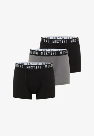 Drei Herren-Boxershorts in Schwarz und Grau mit schwarzen elastischen Taillenbändern, bedruckt mit dem Wort Mustang in weißen Buchstaben.