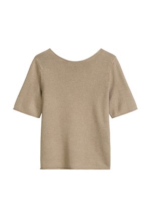 Beiges Strickoberteil mit kurzen Ärmeln, weitem Rundhalsausschnitt und lockerem Schnitt, von hinten vor weißem Hintergrund gezeigt.