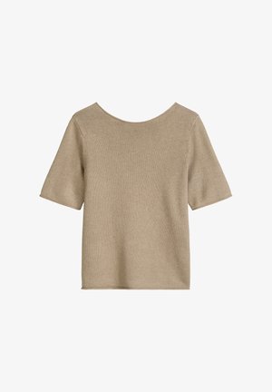 Beiges Strickoberteil mit kurzen Ärmeln, weitem Rundhalsausschnitt und lockerem Schnitt, von hinten vor weißem Hintergrund gezeigt.