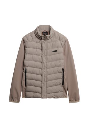 Puffer jacket in light beige with a quilted front, contrasting brown sleeves, two zippered side pockets, and a stand-up collar.