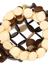 Bracciale multicolore composto da pezzi circolari alternati in avorio e marrone scuro con una finitura lucida e una texture liscia.