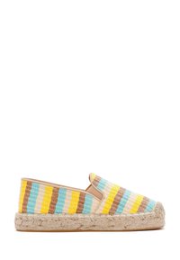 Geweven espadrilles met meerkleurige strepen in blauw, geel en bruin, met een jute zool en een instapontwerp.