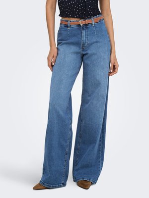 ONLY, JEANS MIT WEITEM BEIN ONLMADISON HOHE TAILLE WEITER BEINSCHNITT JEANS - Wide leg - medium blue denim