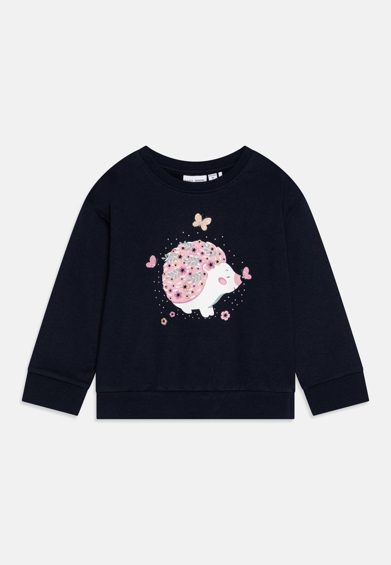 Tengerész kék pulóver, amelyen egy sün grafika található, rózsaszín virágmintákkal és pillangókkal. Puha anyagból készült, laza szabású, ribbelt mandzsettákkal.