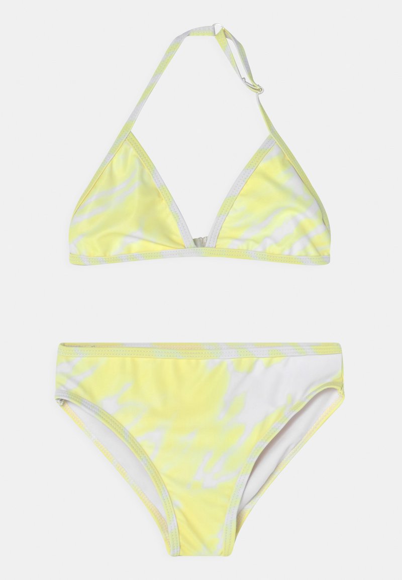 Conjunto de biquíni amarelo com um top triangular com detalhes brancos e alças ajustáveis, e parte de baixo combinando com um design simples.