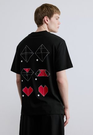 DALENTIN - Nyomott mintás póló - black