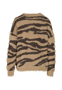 Rjav in bež puhast pulover z vzorcem tigrove črte, okroglim ovratnikom in dolgimi rokavi v sproščenem kroju. Mehak, teksturiran material.