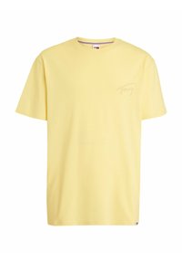 Camiseta de algodón amarilla con mangas cortas. Presenta un sutil logo en relieve en el lado izquierdo del pecho y una pequeña etiqueta con el logo en el bajo izquierdo.