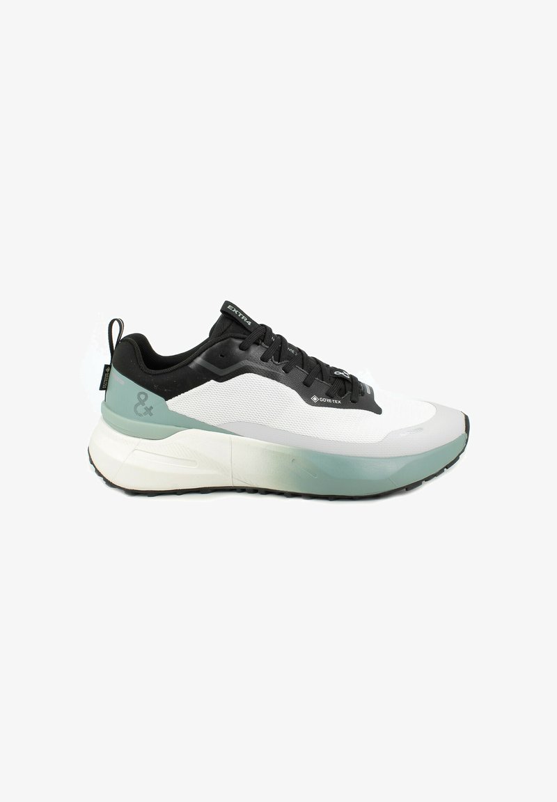 Scarpa da corsa GORE-TEX con tomaia nera, pannello in rete bianco, intersuola verde menta e suola nera testurizzata con accenti a contrasto.