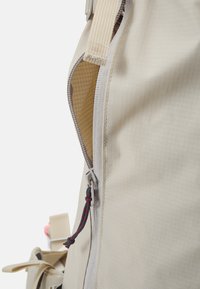Klättermusen ULL BACKPACK 30L UNISEX - Vandrerygsække - silver creme