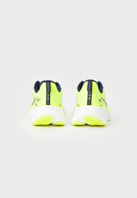 Saucony RIDE 17 - Hardloopschoenen voor op de weg - citron/navy