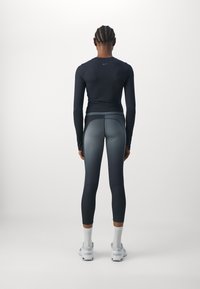 Nike Performance ONE CAPSULE - Hosszú ujjú felső - black